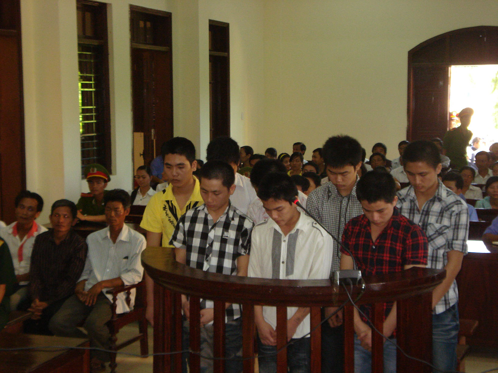 Về người làm chứng